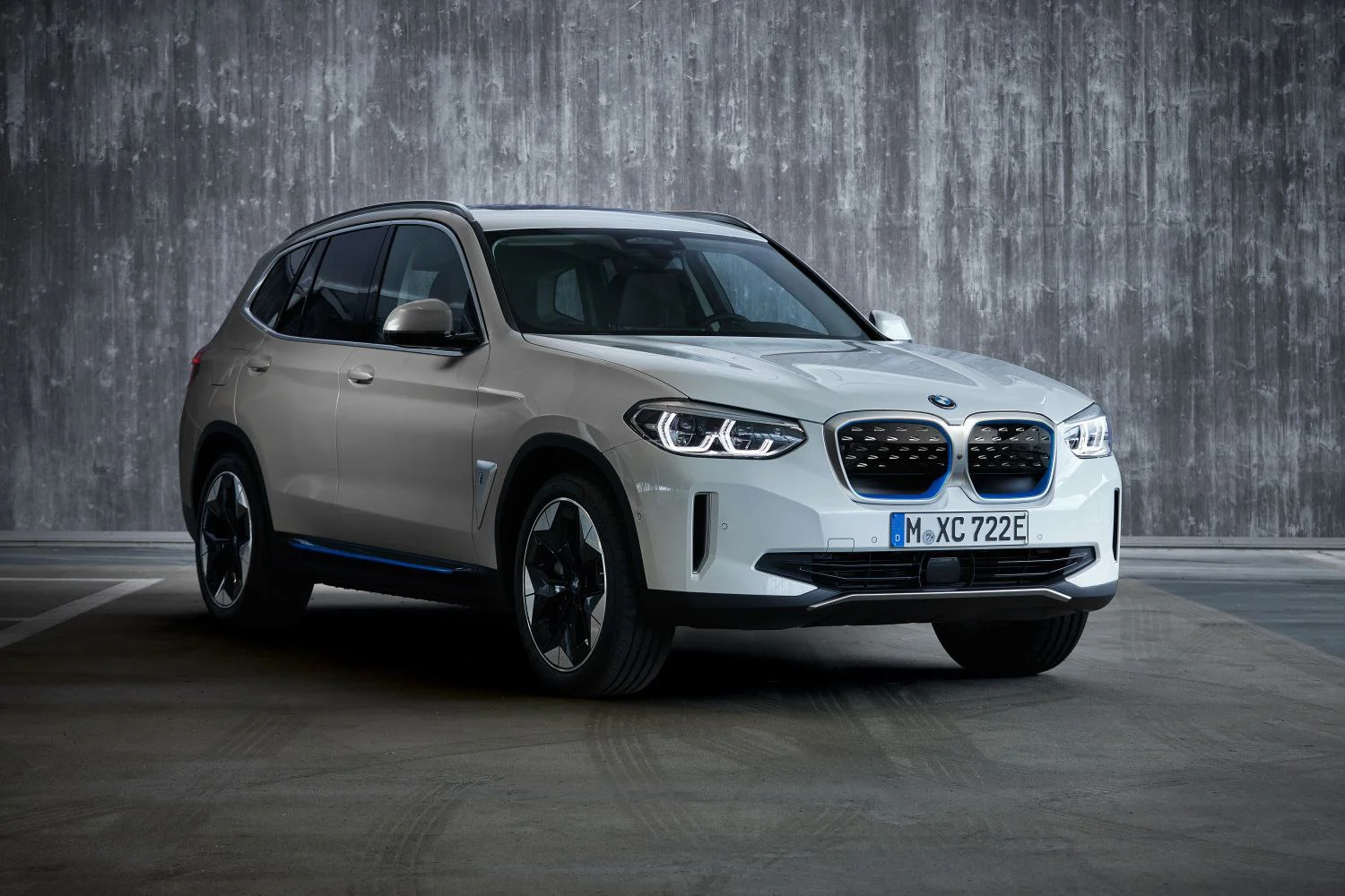 BMW iX3 80 kWh (286 Hp)2020 - 2021 - 1