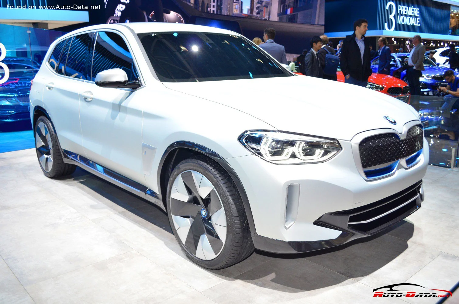 BMW iX3 BMW iX3 Concept thumbnail 10