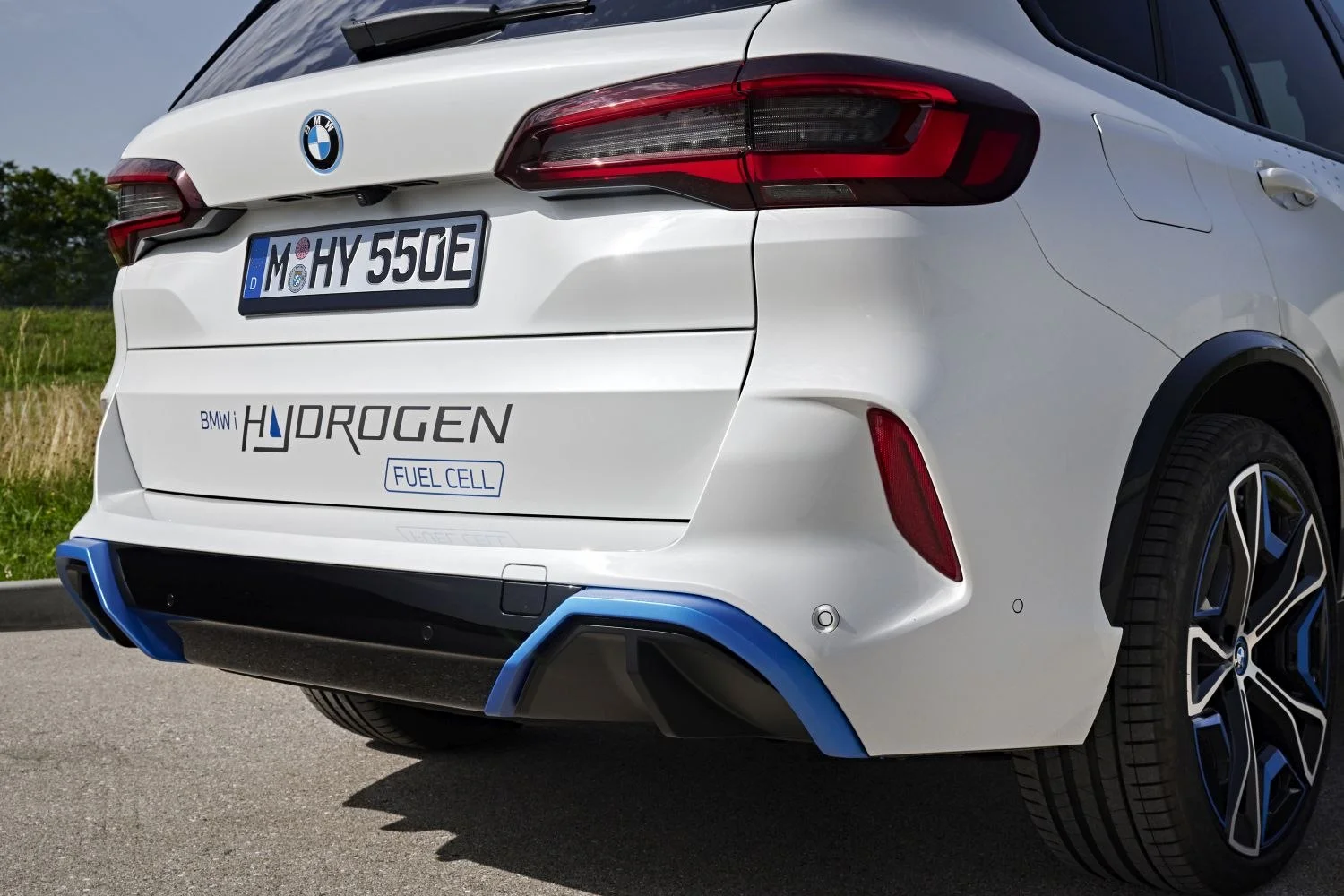 BMW iX5 BMW iX5 Hydrogen thumbnail 9