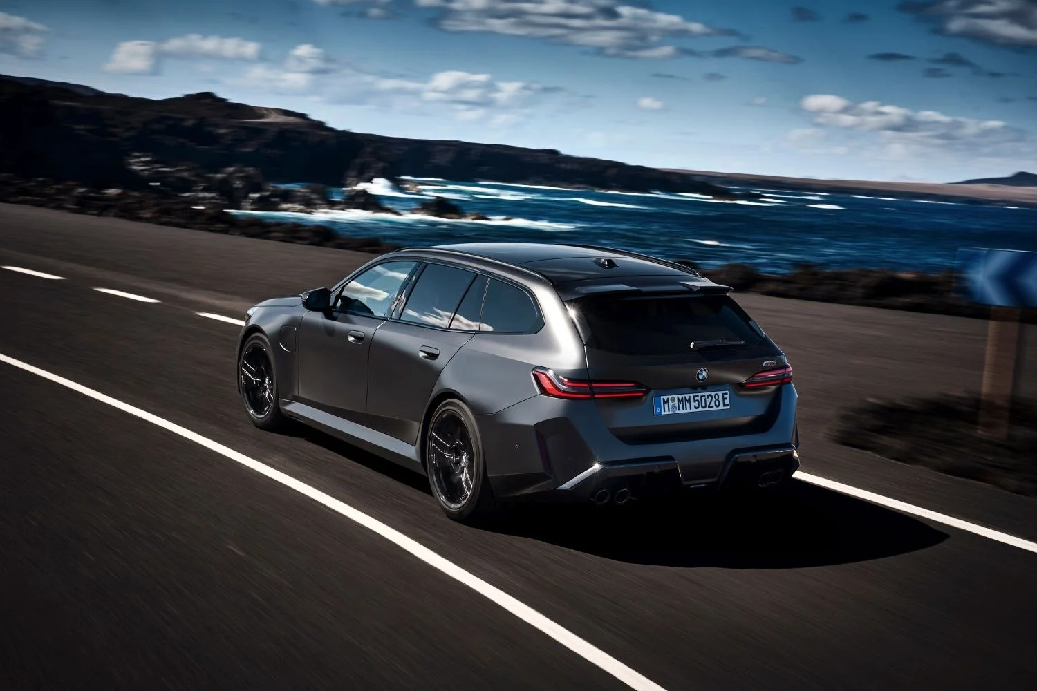 BMW M5 4.4 V8 (727 Hp) Plug-in Hybrid M xDrive M Steptronic2024 - thumbnail 2