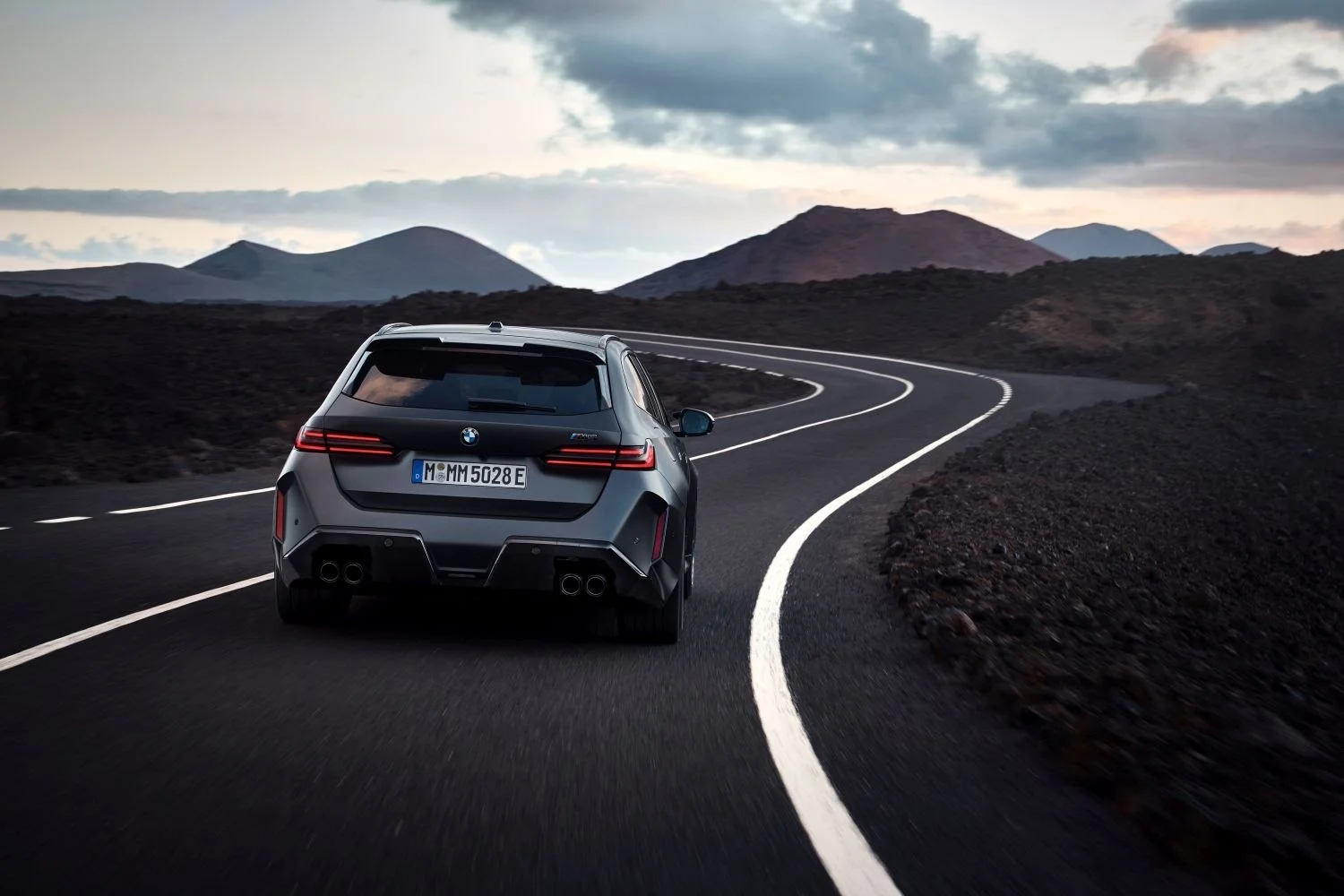 BMW M5 4.4 V8 (727 Hp) Plug-in Hybrid M xDrive M Steptronic2024 - thumbnail 18
