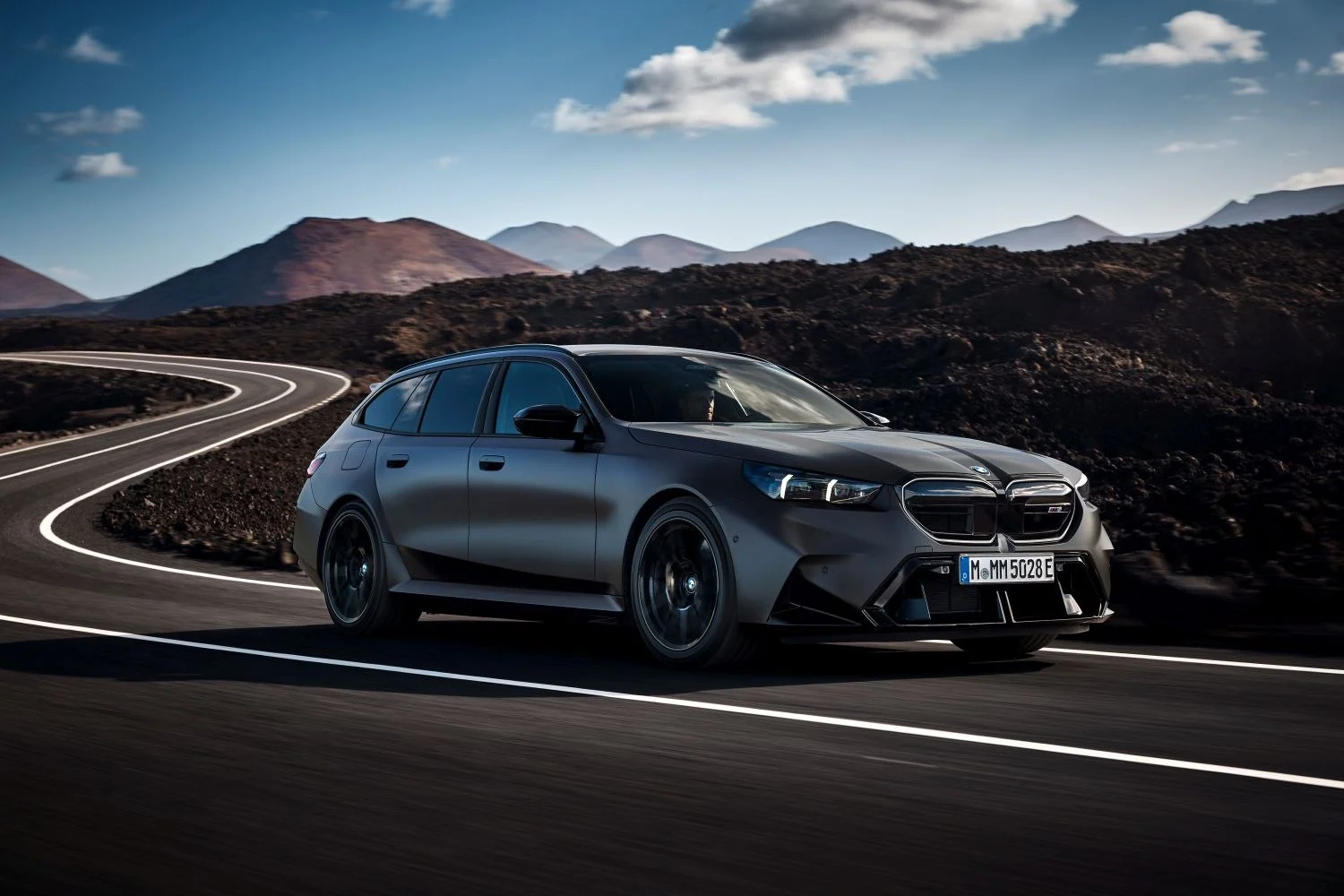 BMW M5 4.4 V8 (727 Hp) Plug-in Hybrid M xDrive M Steptronic2024 - thumbnail 6