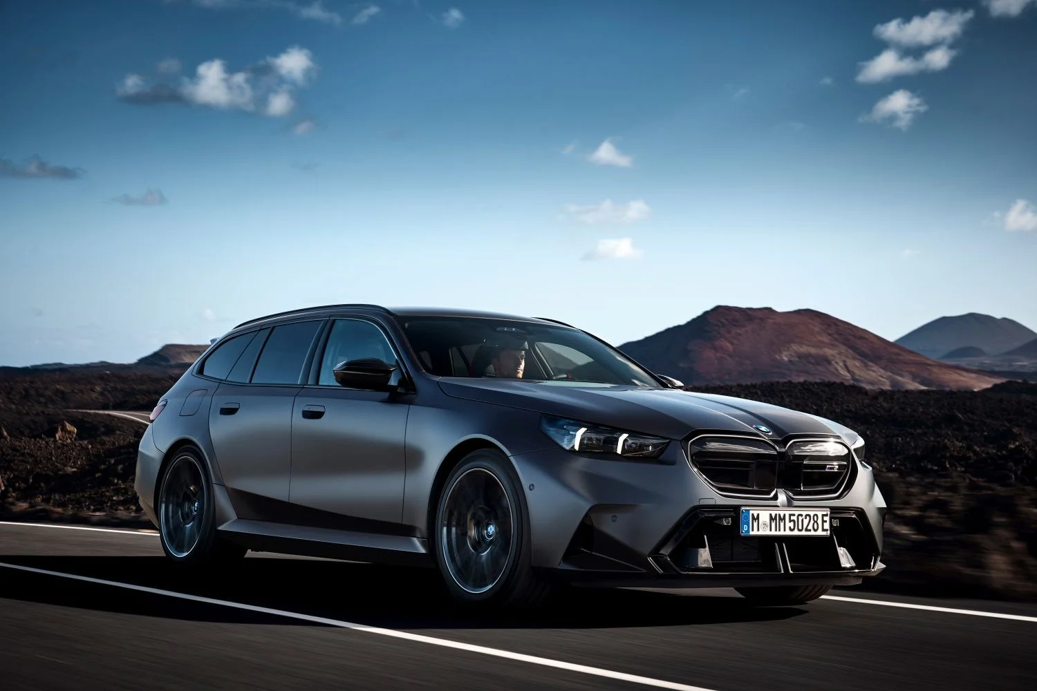 BMW M5 4.4 V8 (727 Hp) Plug-in Hybrid M xDrive M Steptronic2024 - thumbnail 7