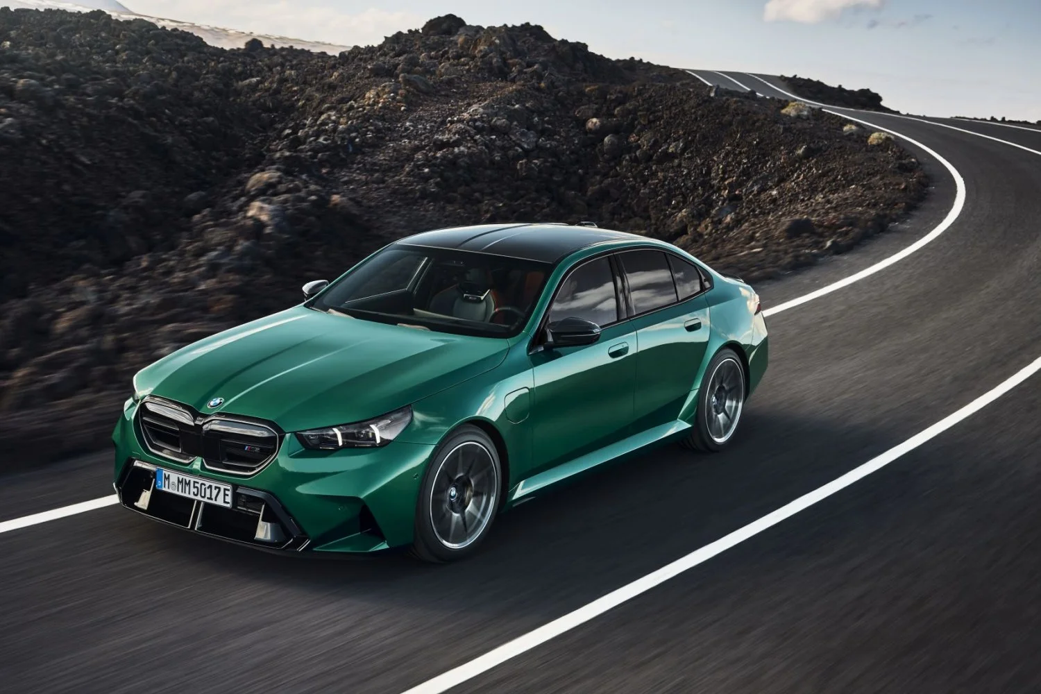 BMW M5 4.4 V8 (727 Hp) Plug-in Hybrid M xDrive M Steptronic2024 - thumbnail 3