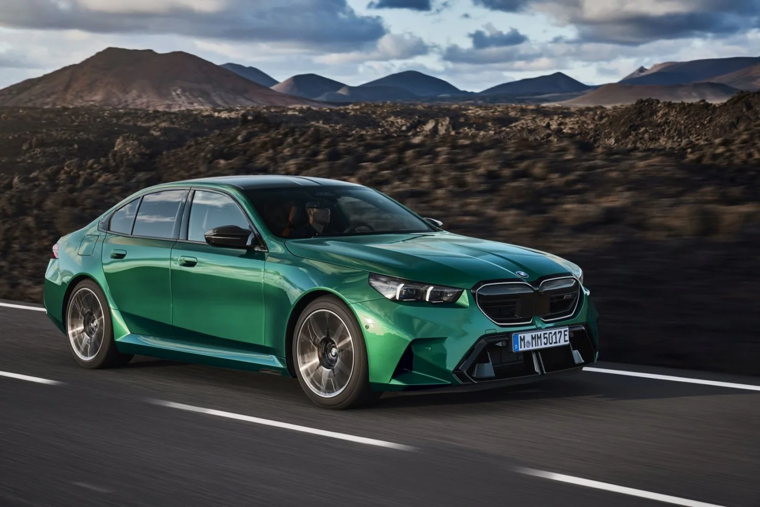 BMW M5 4.4 V8 (727 Hp) Plug-in Hybrid M xDrive M Steptronic2024 - thumbnail 6