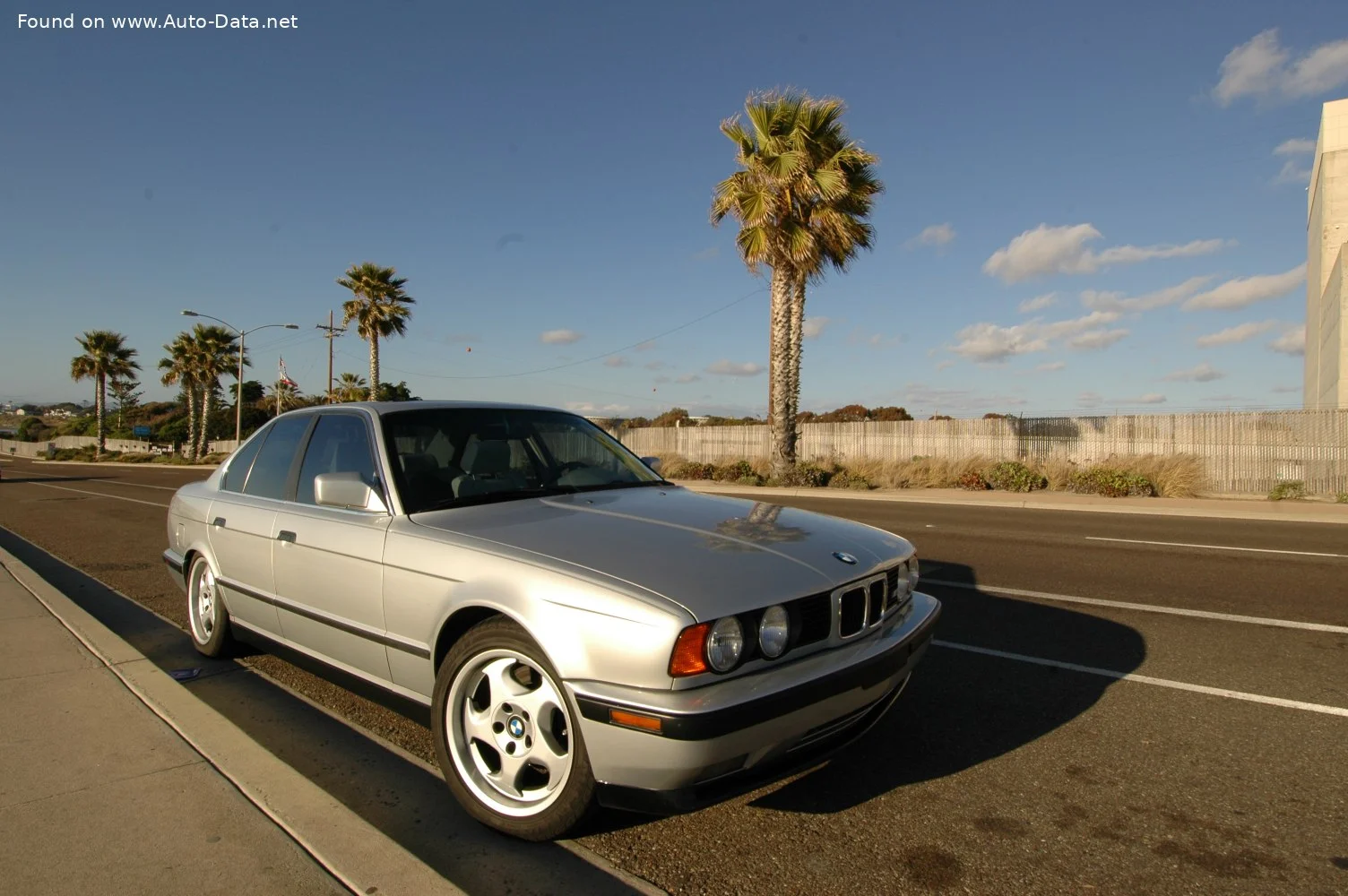 BMW M5 3.5 (315 Hp)1988 - 1991 thumbnail 9