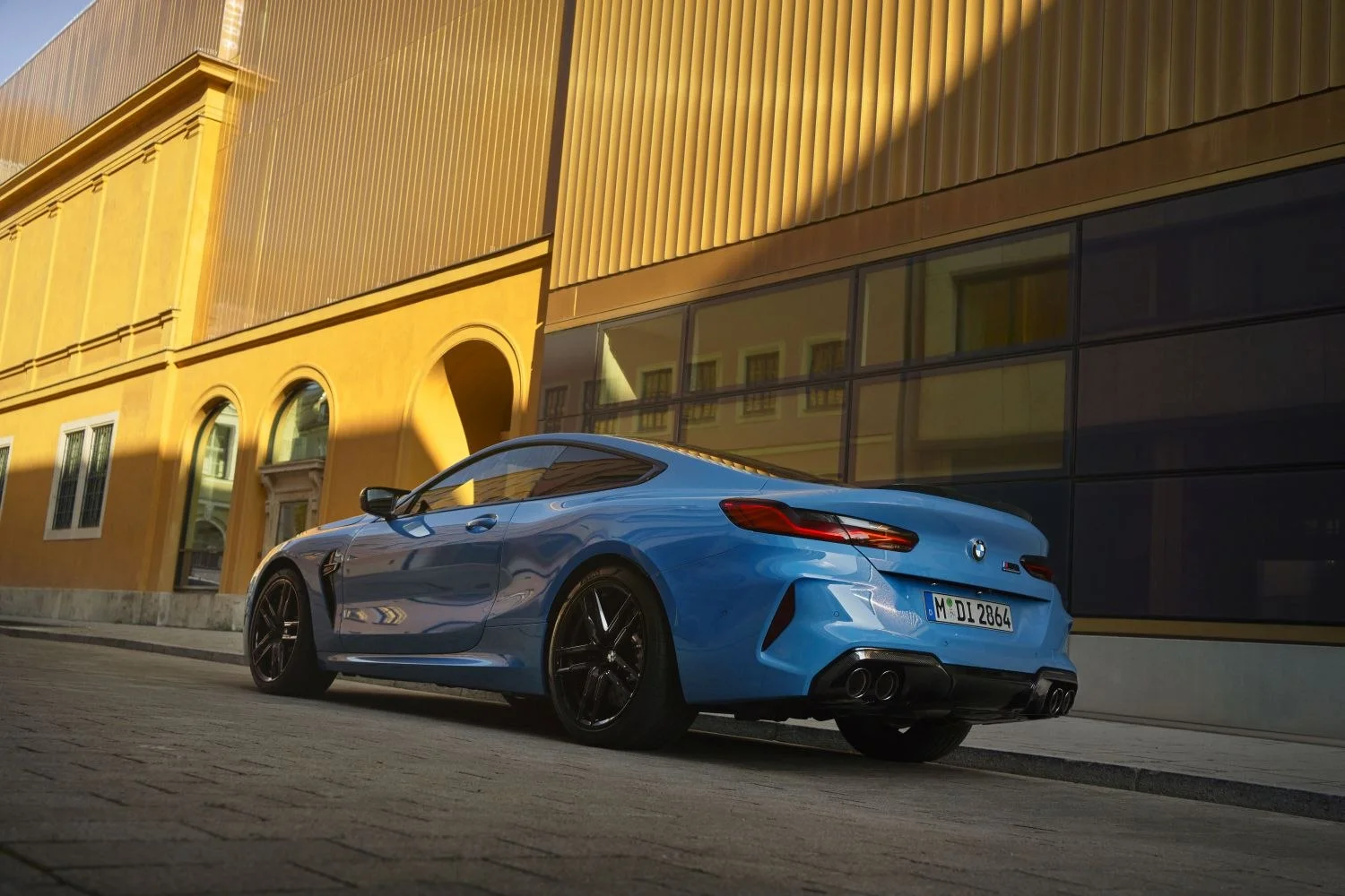 BMW M8 Competition 4.4 V8 (625 Hp) xDrive Steptronic Sport2022 - thumbnail 3