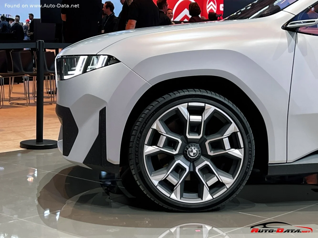 BMW Vision Neue Klasse X BMW Vision Neue Klasse X thumbnail 7