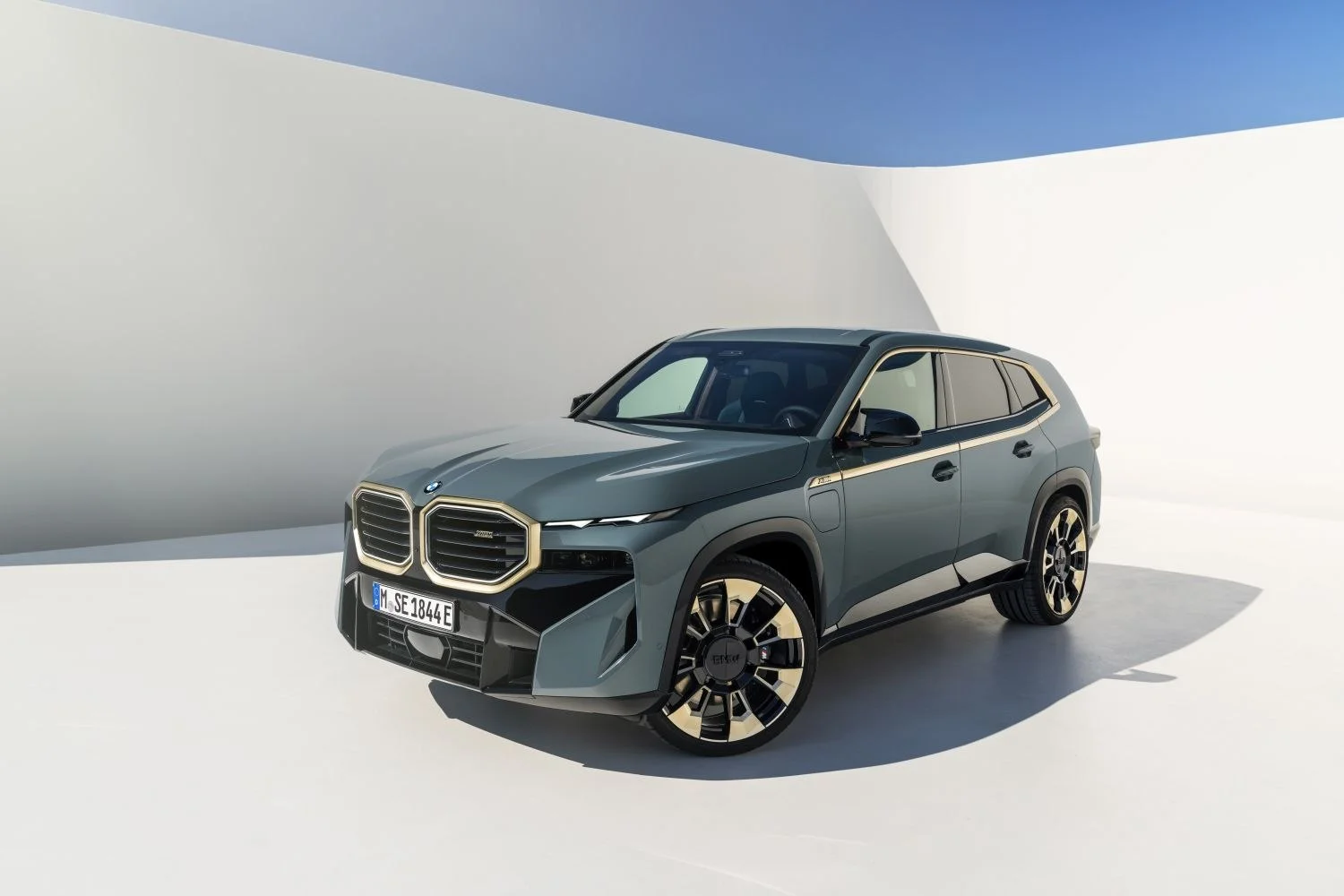 BMW XM 4.4 V8 (653 Hp) Plug-in Hybrid xDrive Steptronic2022 - - 1