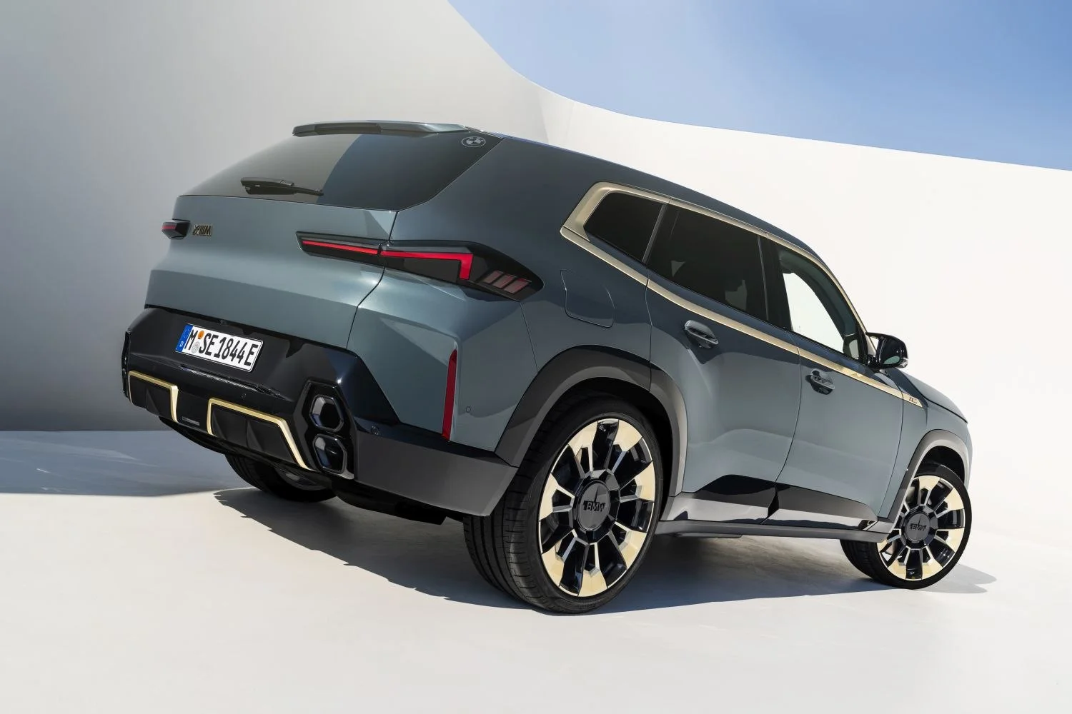 BMW XM 4.4 V8 (653 Hp) Plug-in Hybrid xDrive Steptronic2022 - thumbnail 11