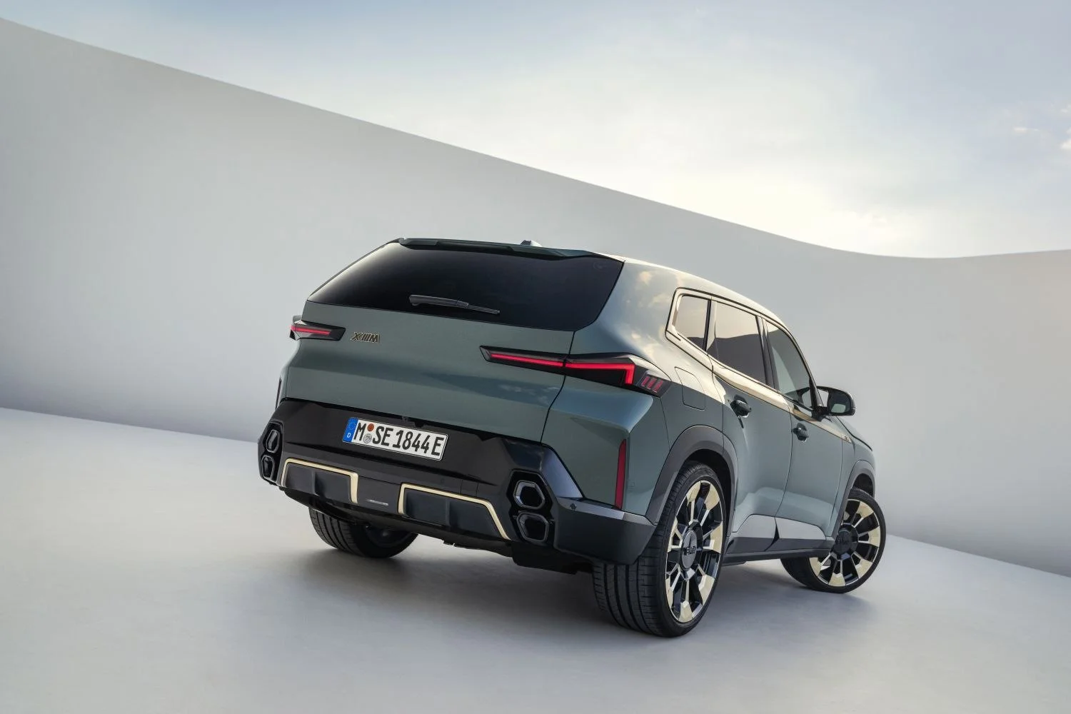 BMW XM 4.4 V8 (653 Hp) Plug-in Hybrid xDrive Steptronic2022 - thumbnail 3