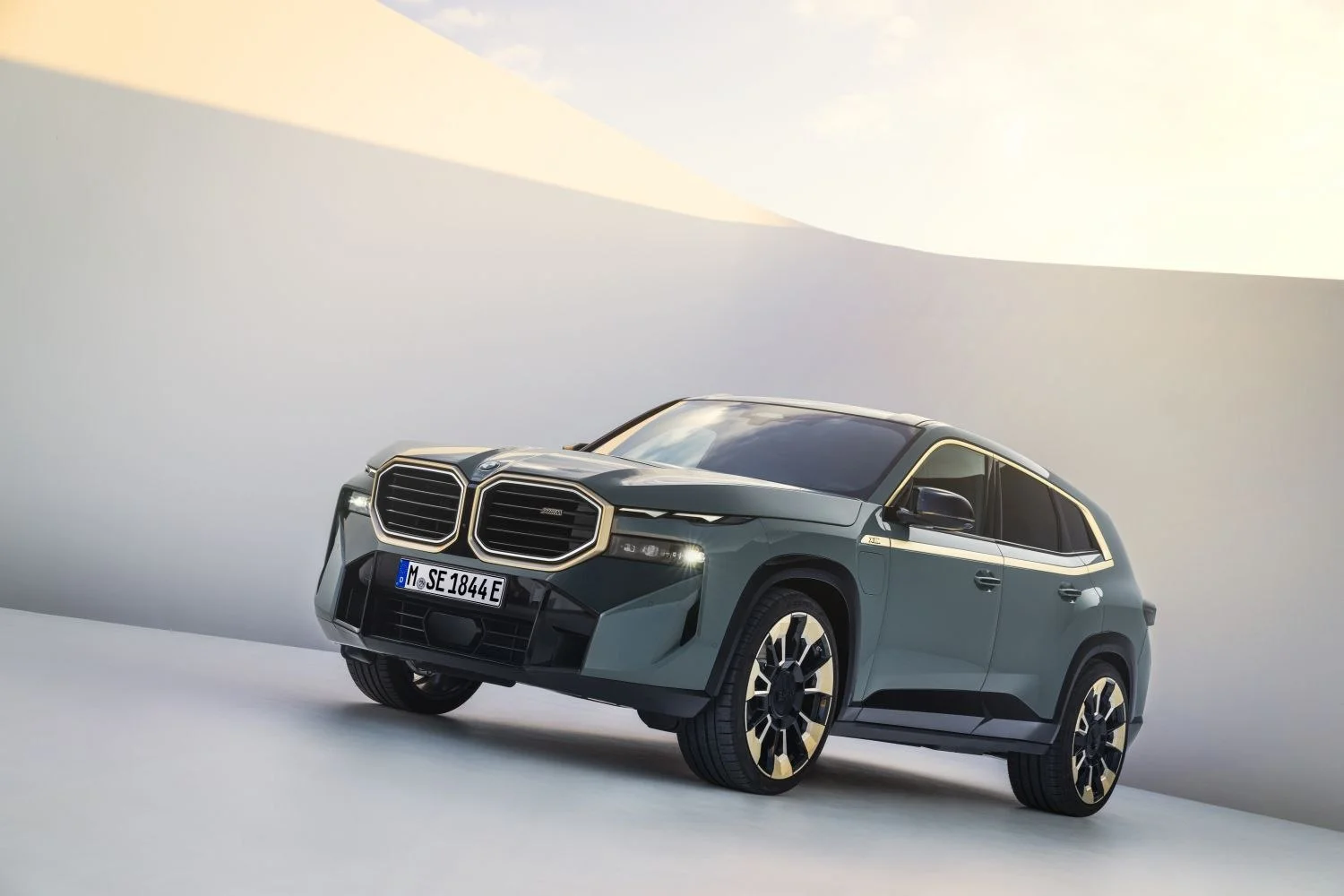BMW XM 4.4 V8 (653 Hp) Plug-in Hybrid xDrive Steptronic2022 - thumbnail 5