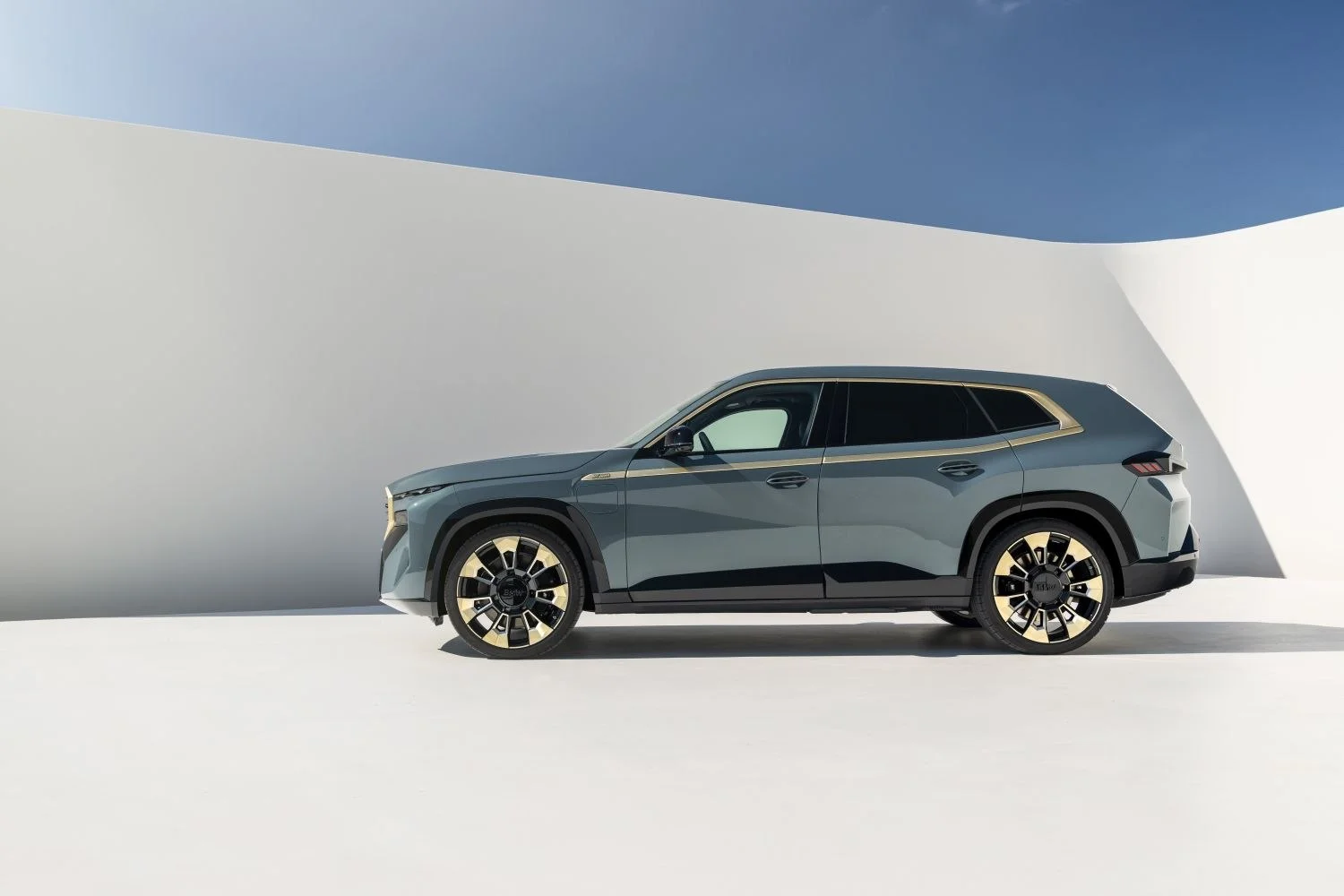 BMW XM 4.4 V8 (653 Hp) Plug-in Hybrid xDrive Steptronic2022 - thumbnail 7