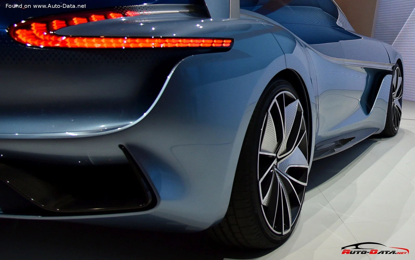 Borgward Isabella Borgward Isabella Concept thumbnail 8