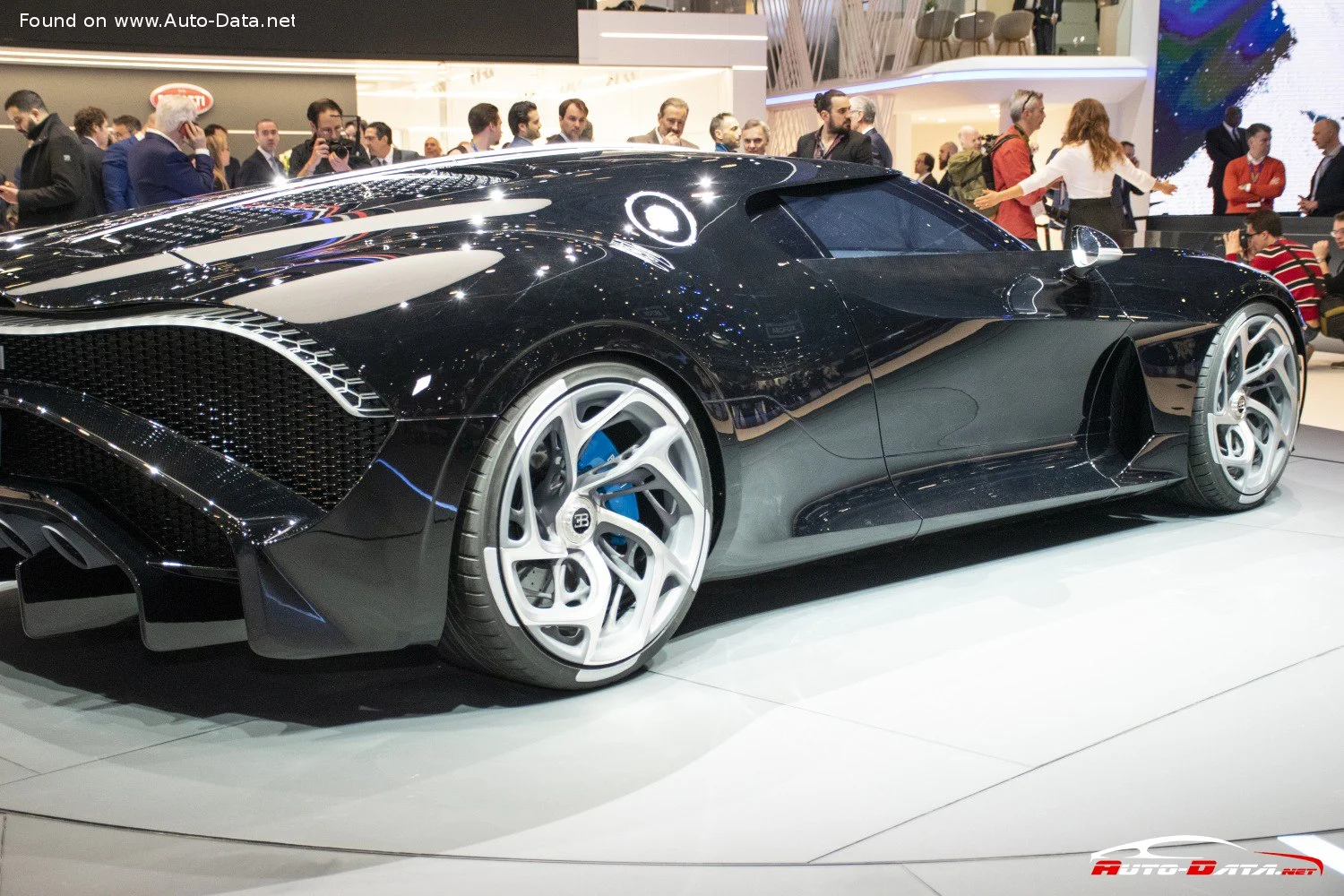 Bugatti La Voiture Noire Bugatti La Voiture Noire thumbnail 2