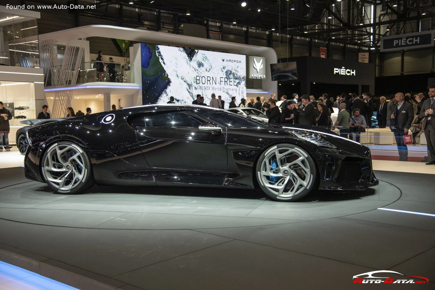 Bugatti La Voiture Noire Bugatti La Voiture Noire thumbnail 13