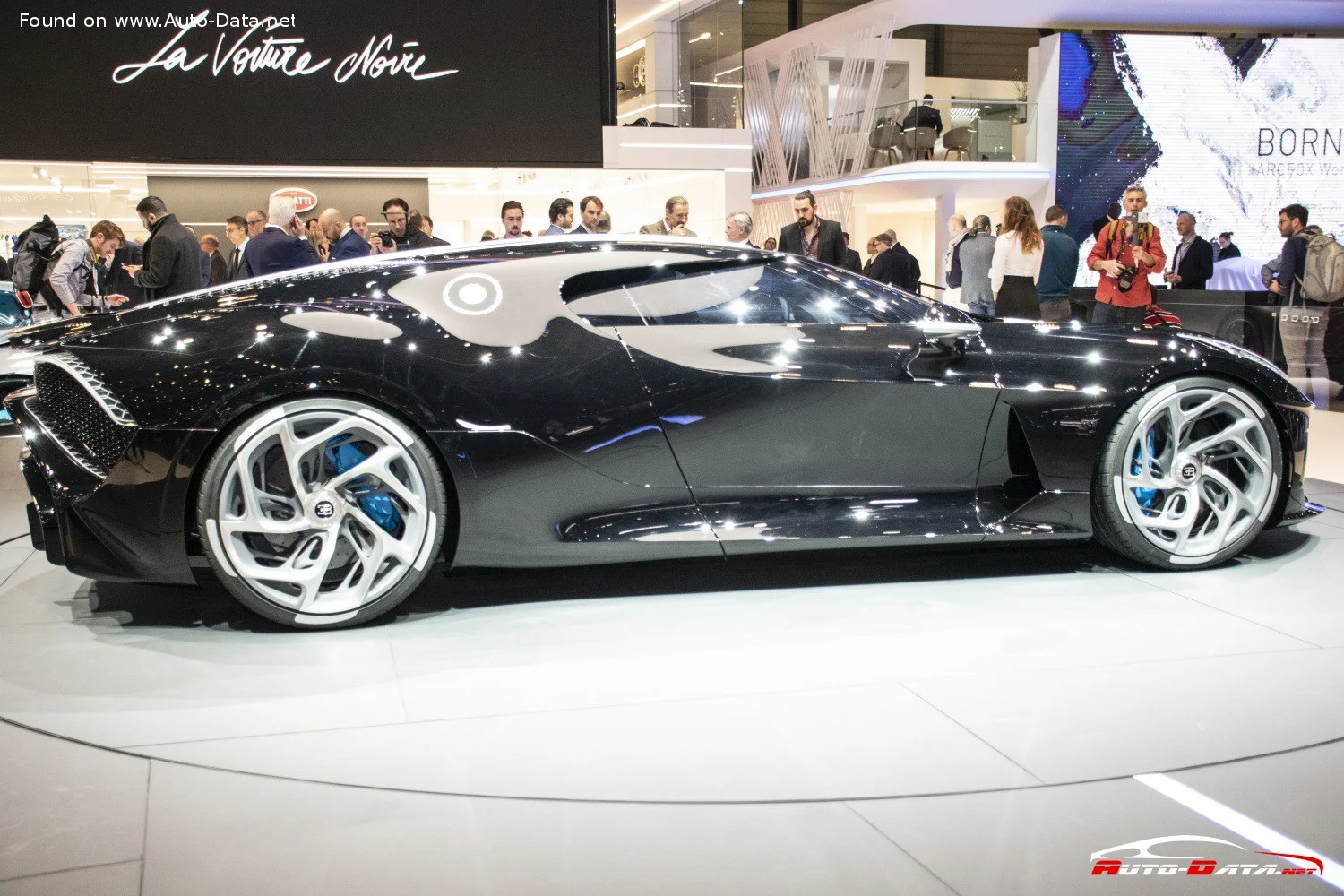 Bugatti La Voiture Noire Bugatti La Voiture Noire thumbnail 3