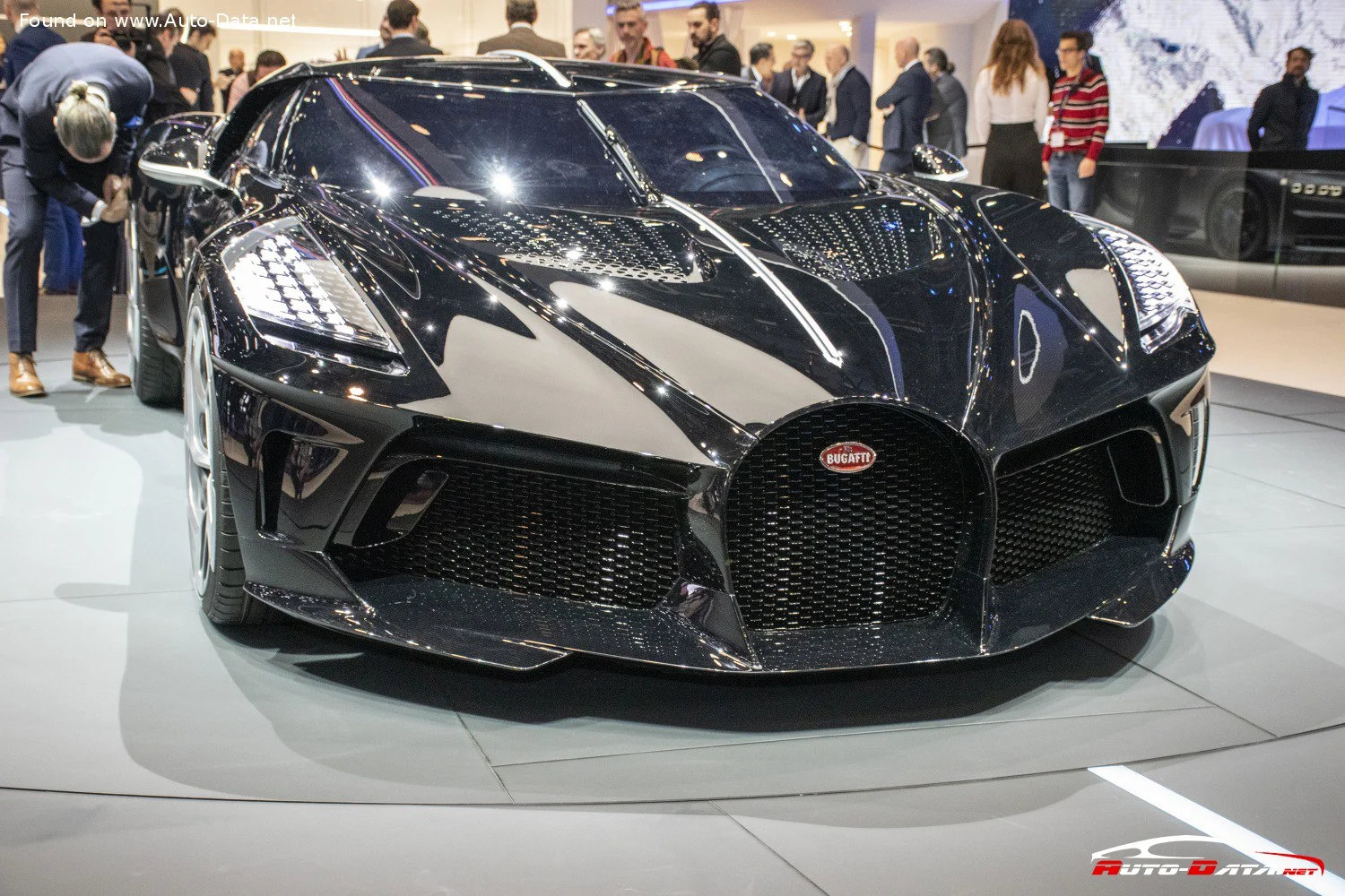 Bugatti La Voiture Noire Bugatti La Voiture Noire thumbnail 5