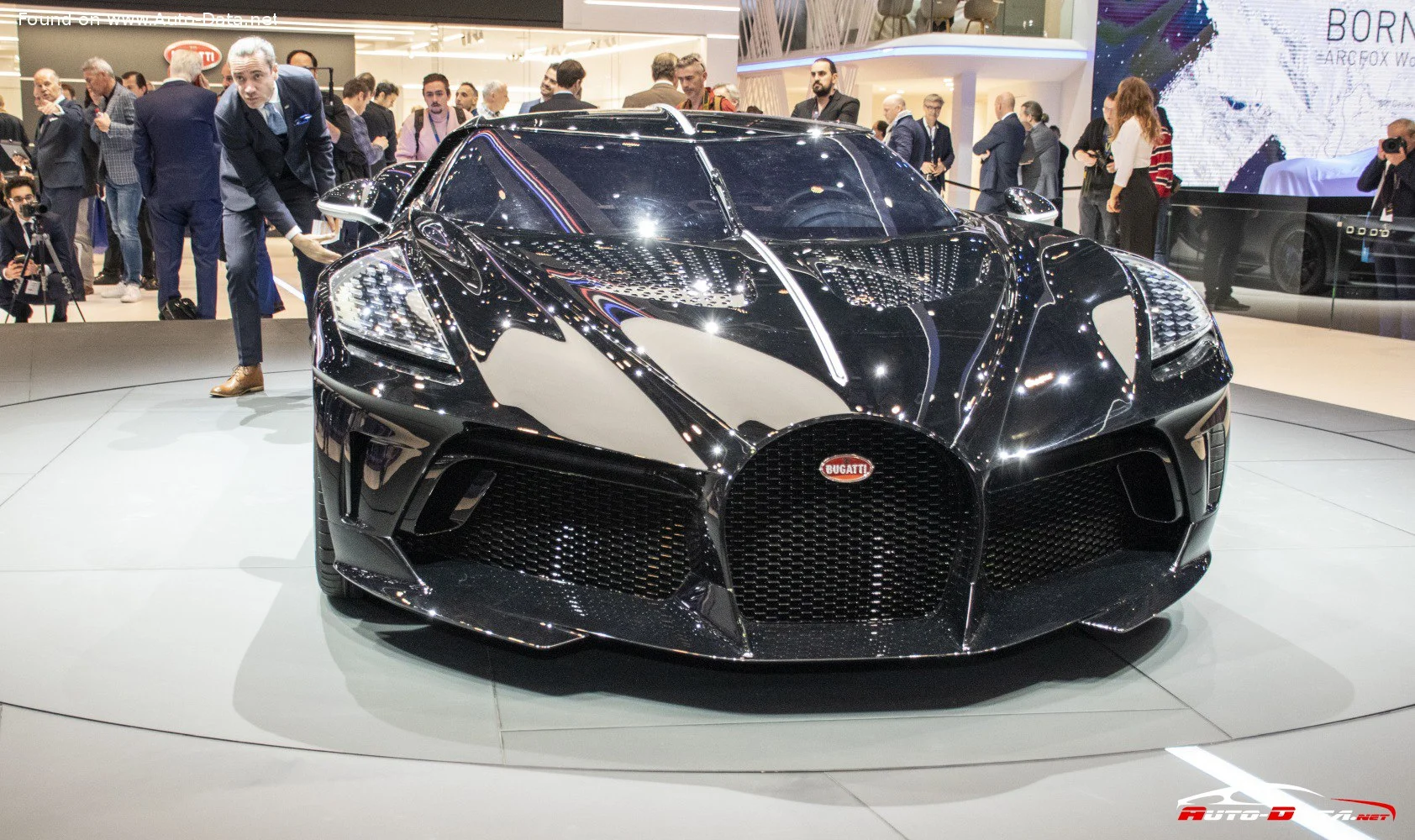 Bugatti La Voiture Noire Bugatti La Voiture Noire thumbnail 6