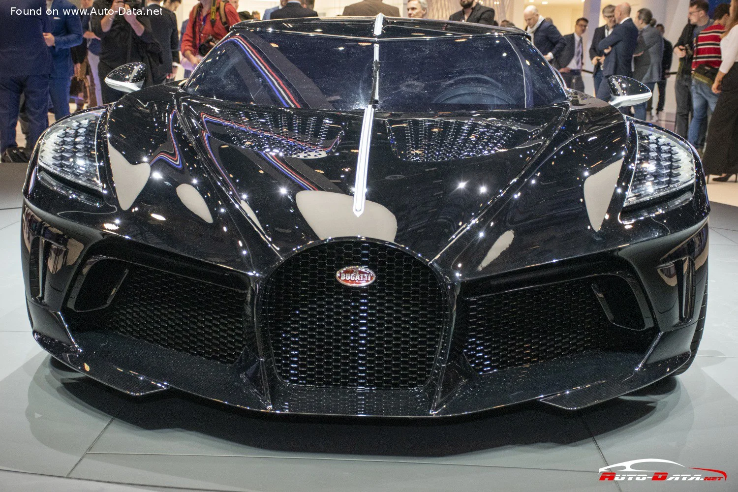 Bugatti La Voiture Noire Bugatti La Voiture Noire thumbnail 7