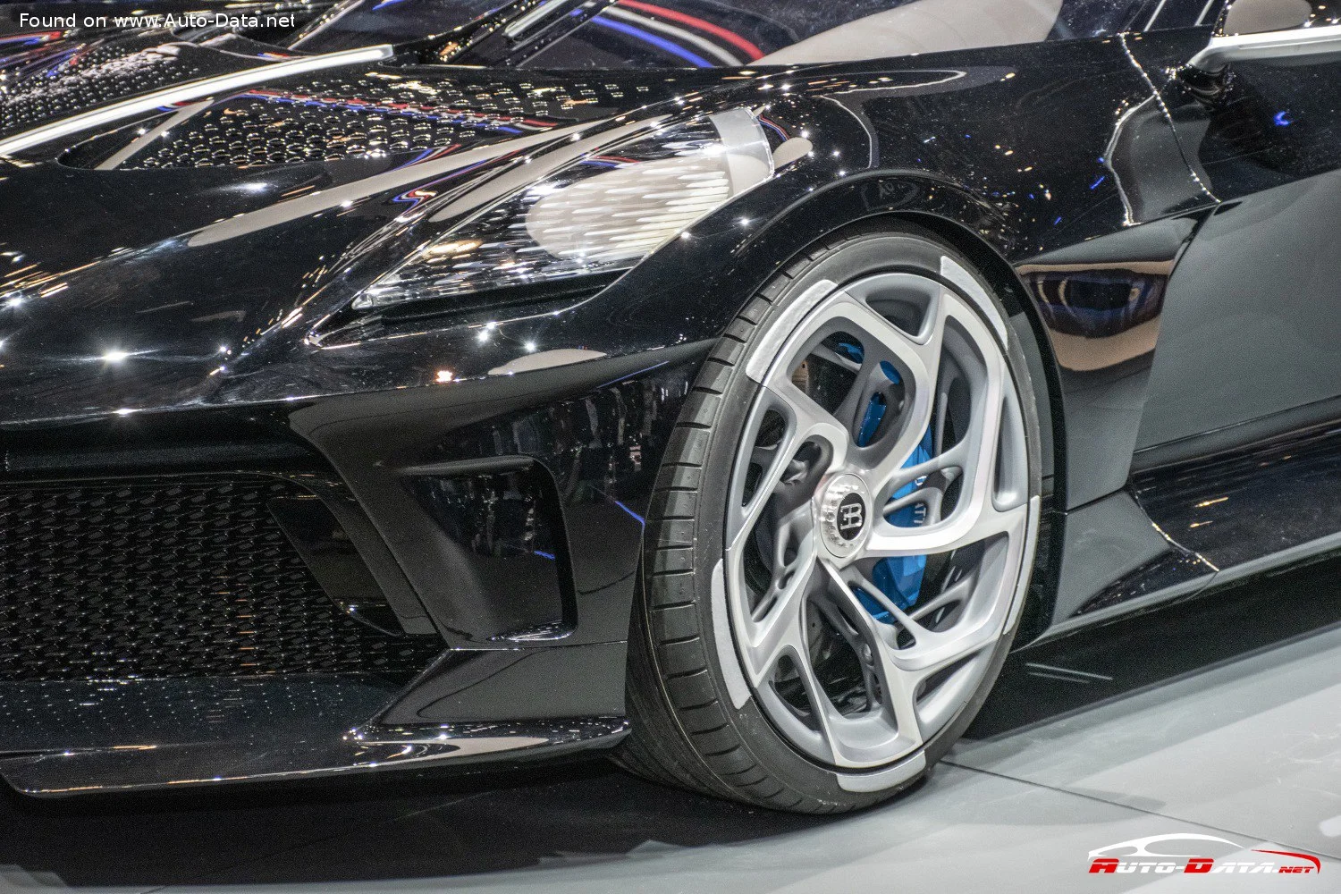 Bugatti La Voiture Noire Bugatti La Voiture Noire thumbnail 9