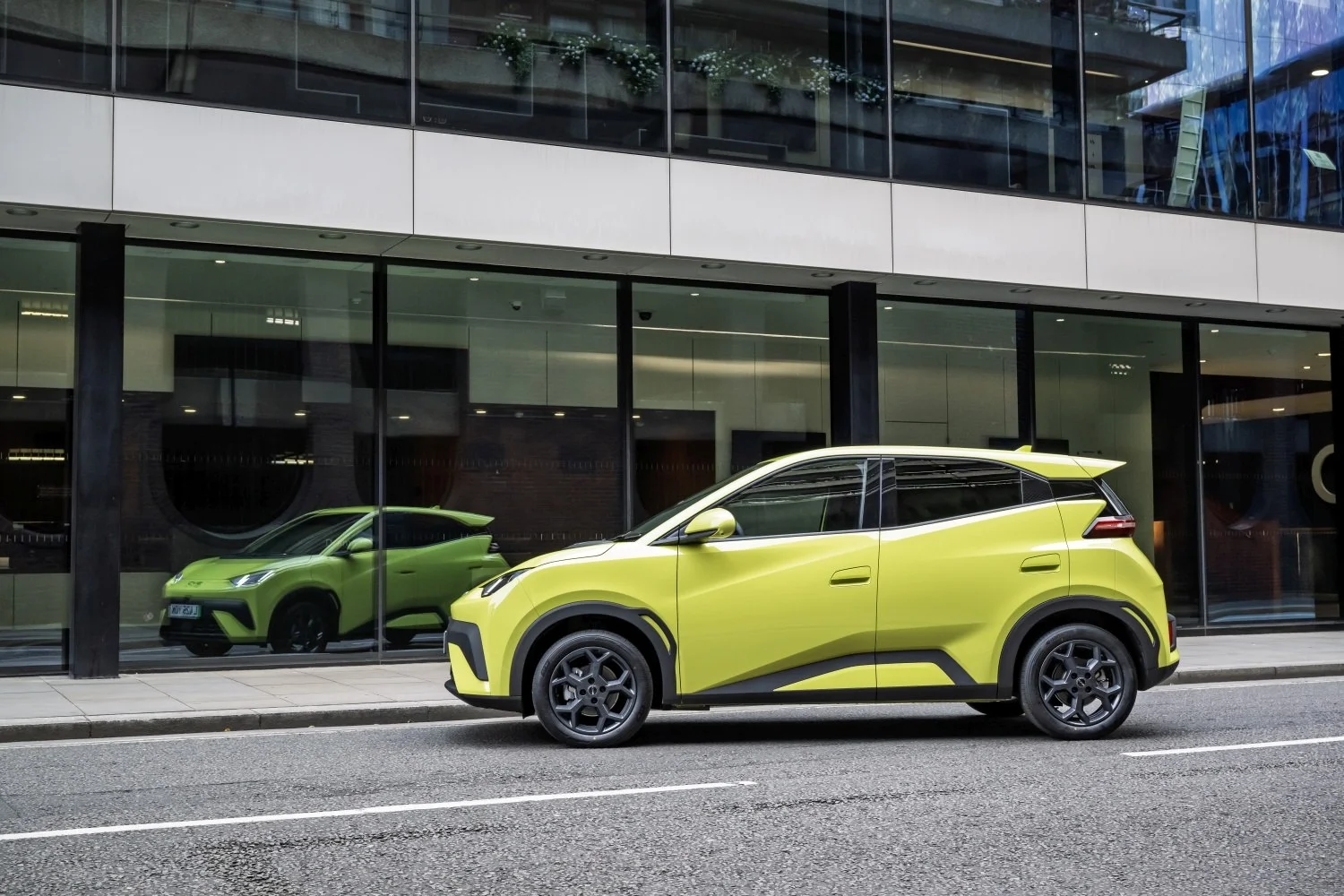 BYD Dolphin Surf 30 kWh (88 Hp) Electric2025 - thumbnail 3