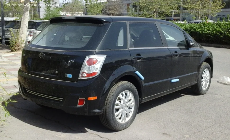 BYD e6 80 kWh (122 Hp) 4WD Electric2017 - thumbnail 2
