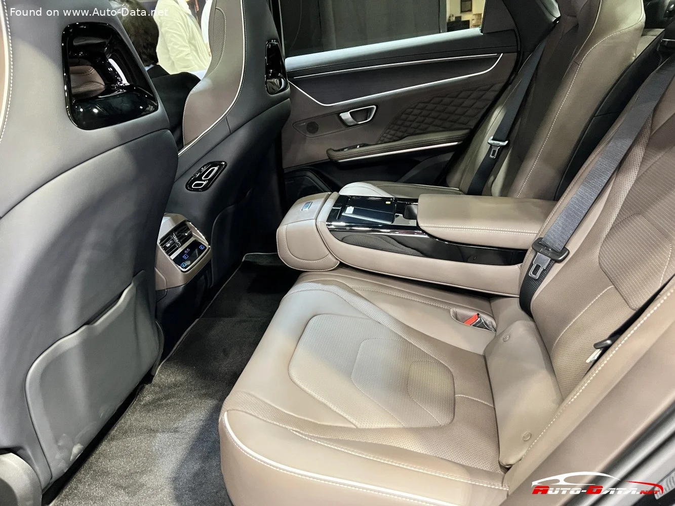 BYD Han 60.5 kWh (204 Hp) Electric2024 - 2025 thumbnail 18