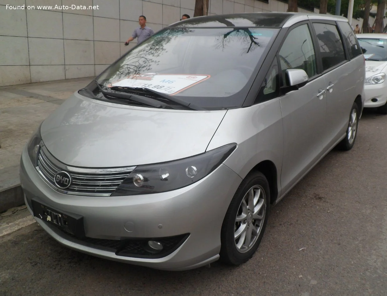 BYD M6 2.0L (140 Hp)2010 - 2013 - 1