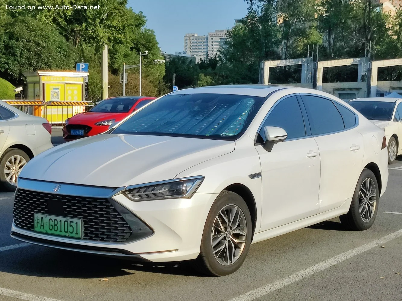 BYD Qin DM-i 1.5L 18.32 kWh (197 Hp) Plug-in Hybrid E-CVT2021 - 2024 - 1