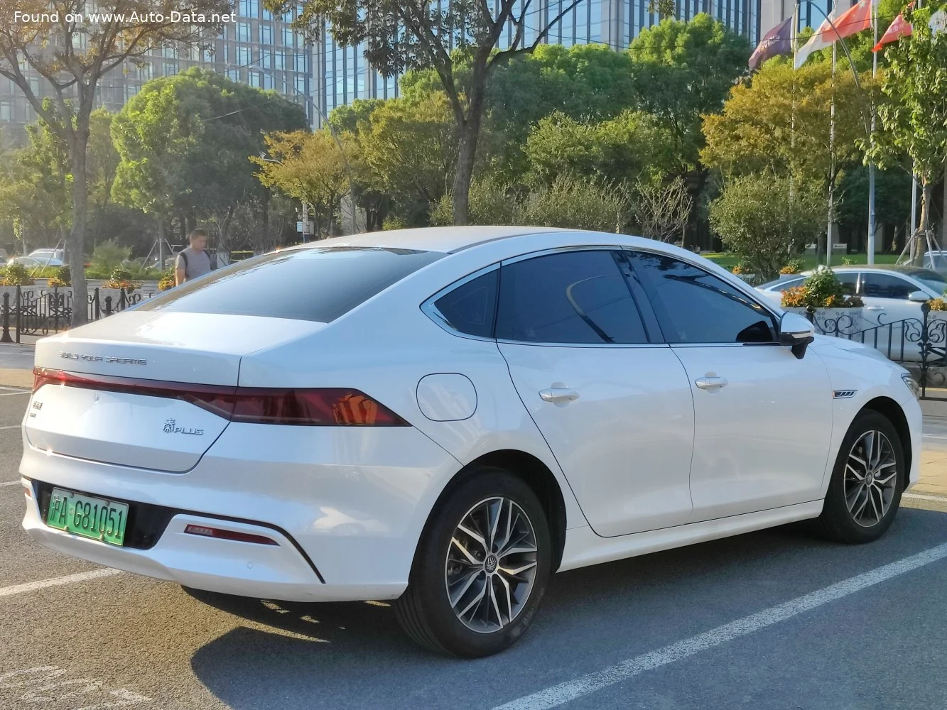 BYD Qin DM-i 1.5L 18.32 kWh (197 Hp) Plug-in Hybrid E-CVT2021 - 2024 thumbnail 2