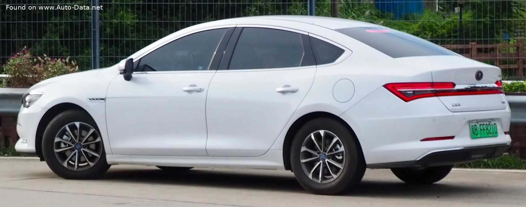 BYD Qin DM 1.5T (303 Hp) Plug-in Hybrid DCT2018 - 2020 thumbnail 2