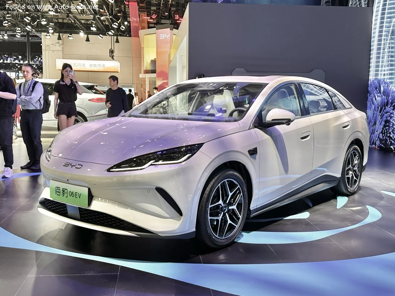 BYD Seal 06 46.08 kWh (150 Hp) Electric2025 - - 1