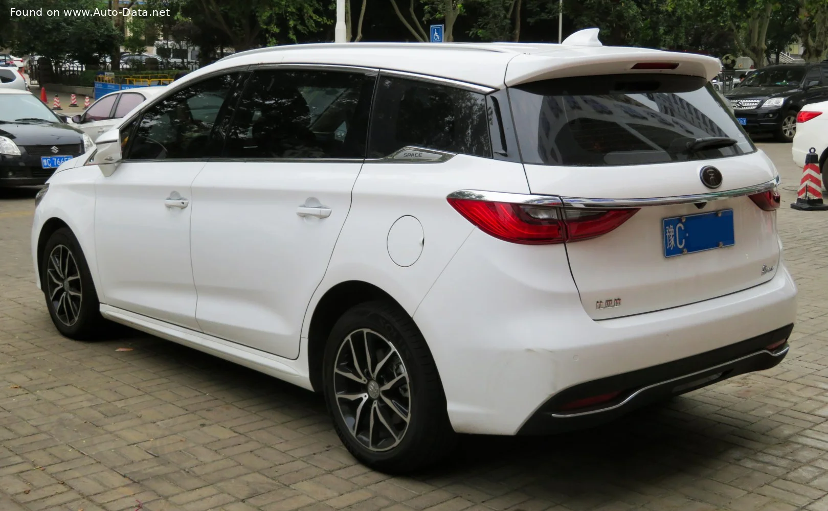 BYD Song Max 1.5TI (154 Hp)2017 - 2019 thumbnail 2