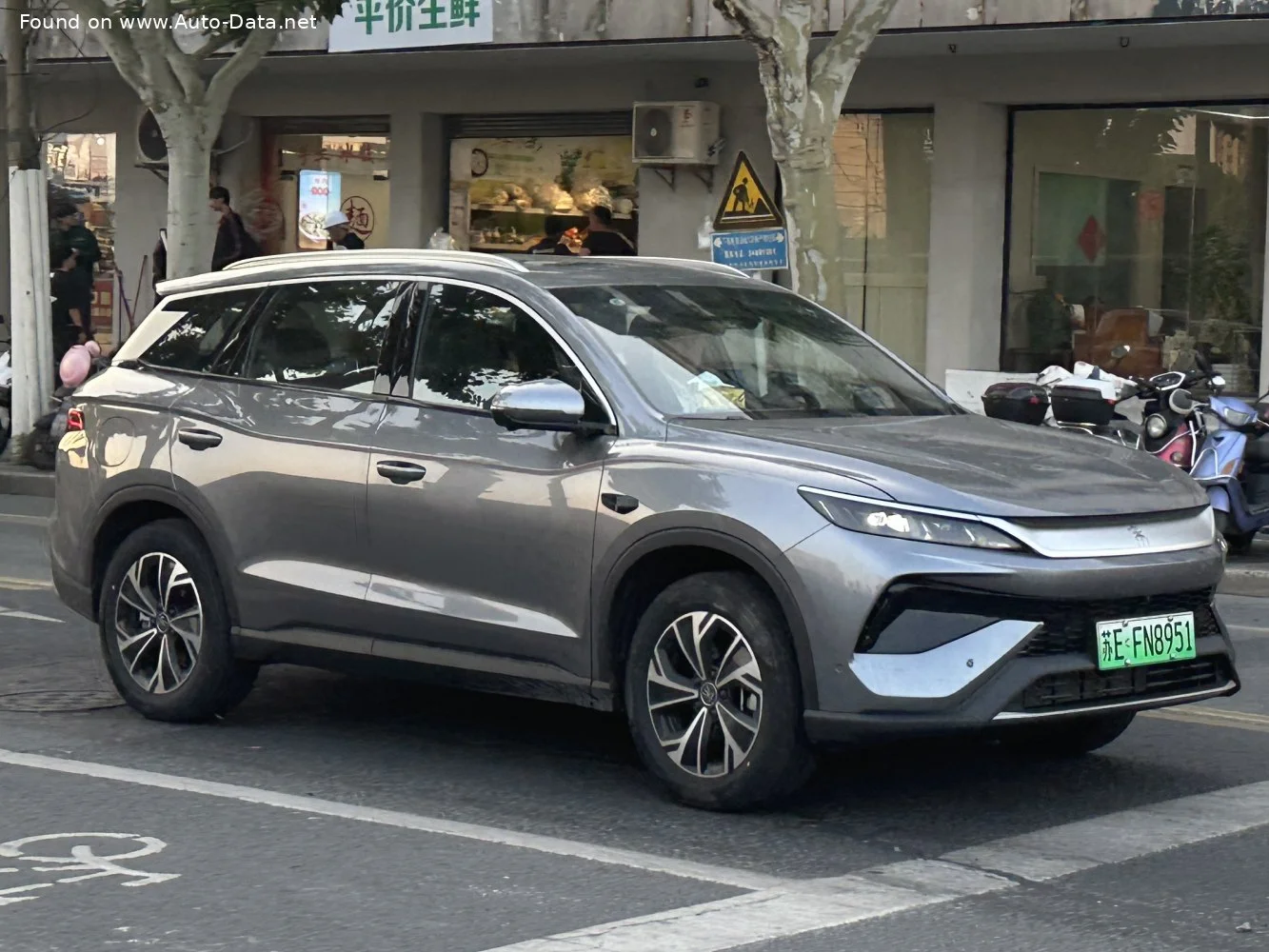 BYD Song DM-i 1.5L 12.9 kWh (163 Hp) Plug-in Hybrid E-CVT2024 - thumbnail 3