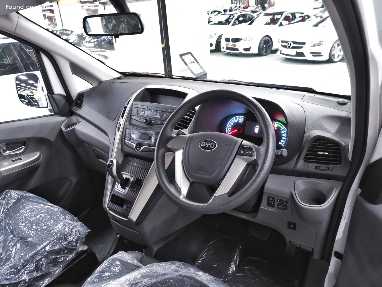 BYD T3 50.3 kWh (136 Hp) BEV 7 Seat2021 - thumbnail 3