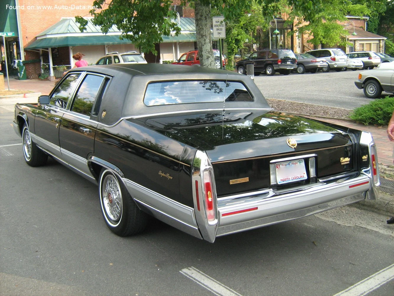 Cadillac Brougham 5.0 i V8 (173 Hp)1991 - 1992 thumbnail 4
