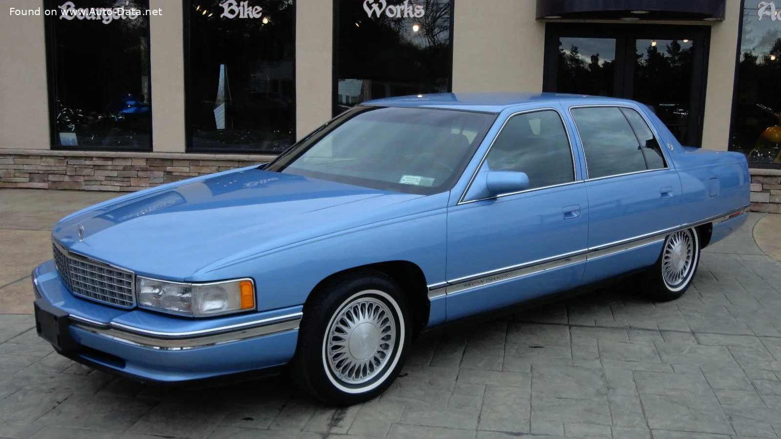 Cadillac DeVille 4.6 i V8 24V Concours (273 Hp)1994 - 1999 thumbnail 2