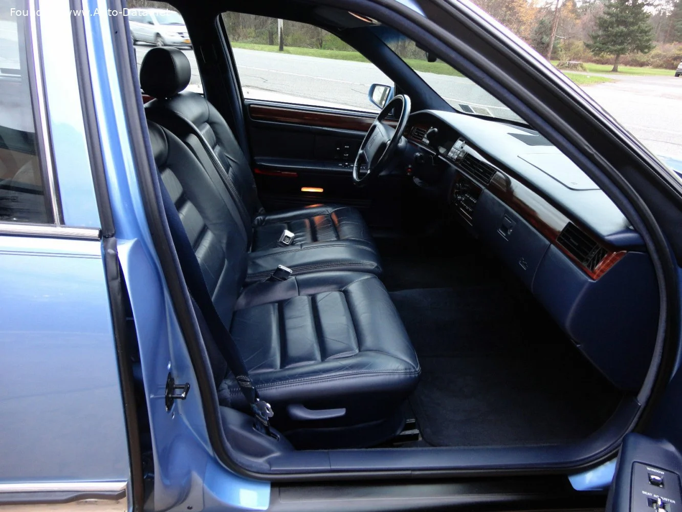 Cadillac DeVille 4.6 i V8 24V Concours (273 Hp)1994 - 1999 thumbnail 4