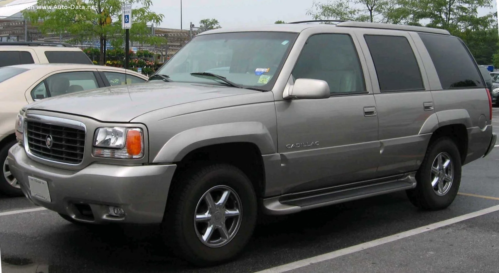 Cadillac Escalade 5.7 V8 (258 Hp) Automatic1998 - 2002 thumbnail 3
