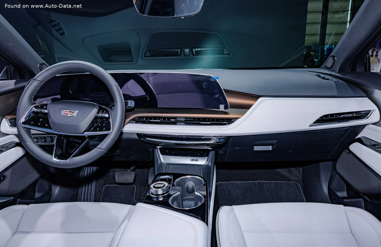 Cadillac GT4 25T (211 Hp) Mild Hybrid Automatic2023 - thumbnail 3