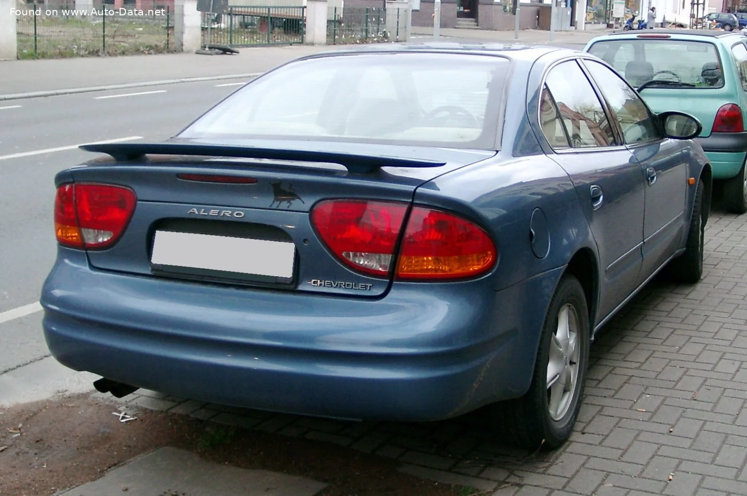 Chevrolet Alero 2.4 i 16V (141 Hp)1999 - 2001 thumbnail 4