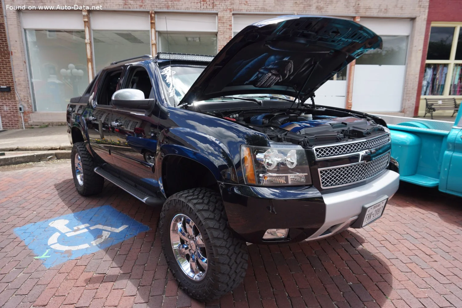 Chevrolet Avalanche 5.3 V8 Vortec (314/330 Hp) FlexFuel 4WD Hydra-Matic2009 - 2010 thumbnail 10