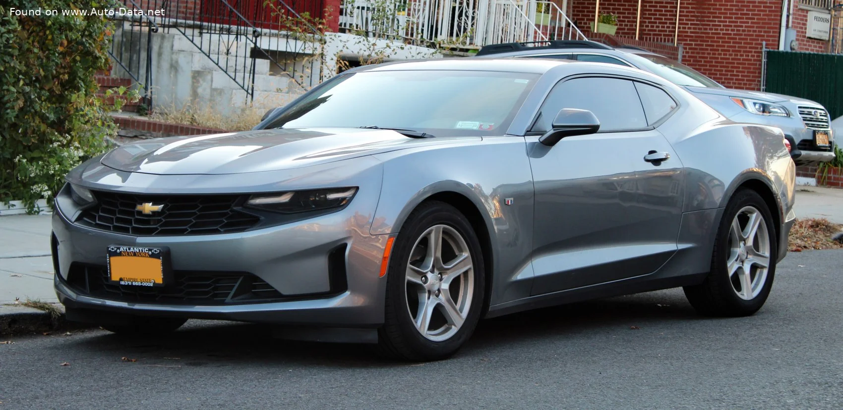 Chevrolet Camaro 2.0 T (275 Hp)2018 - 2023 thumbnail 2