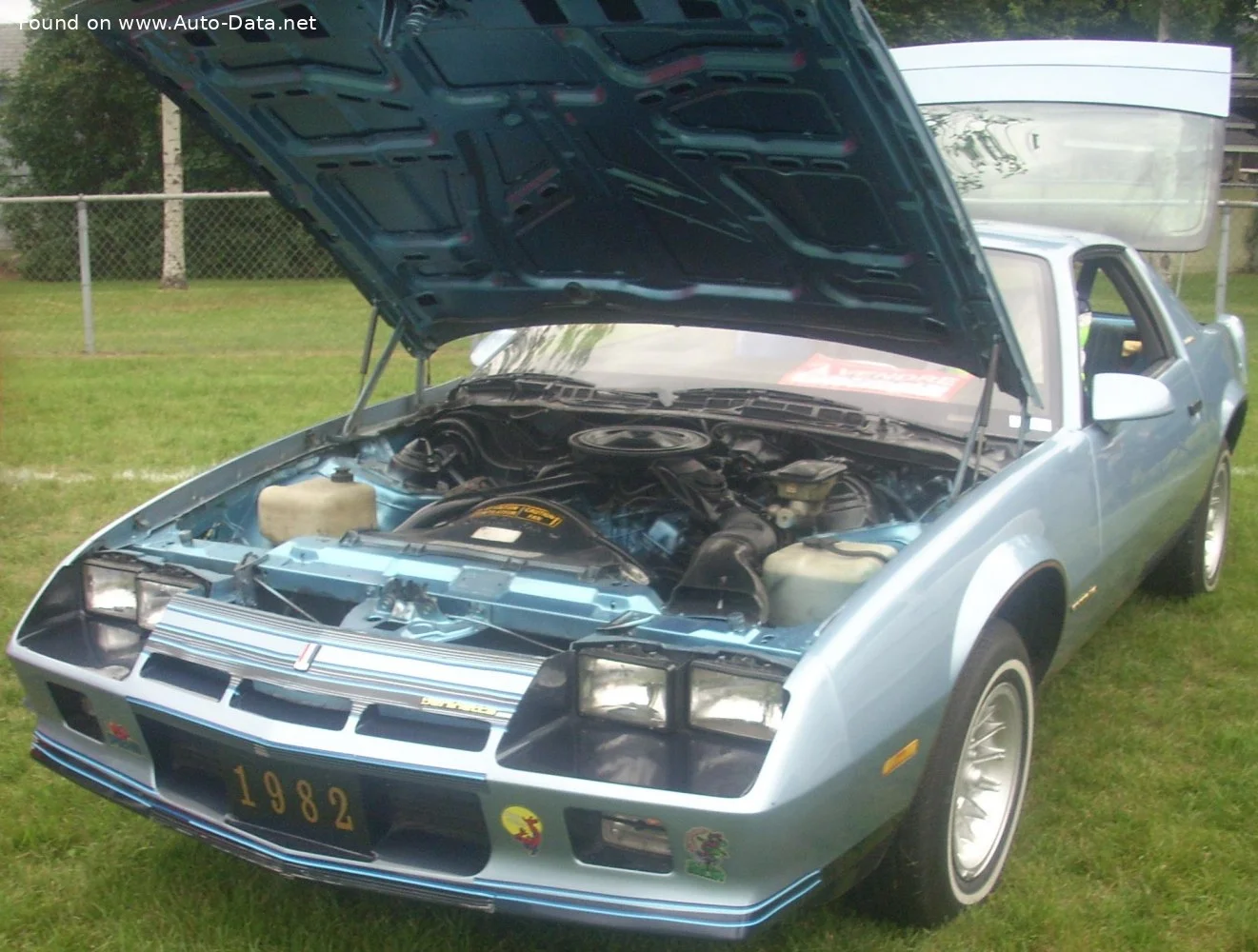Chevrolet Camaro 2.5 EFI (90 Hp)1982 - 1984 thumbnail 14