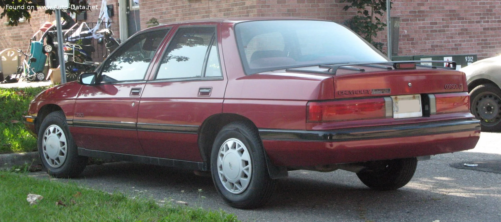 Chevrolet Corsica 2.2 i (122 Hp)1987 - 1996 thumbnail 4