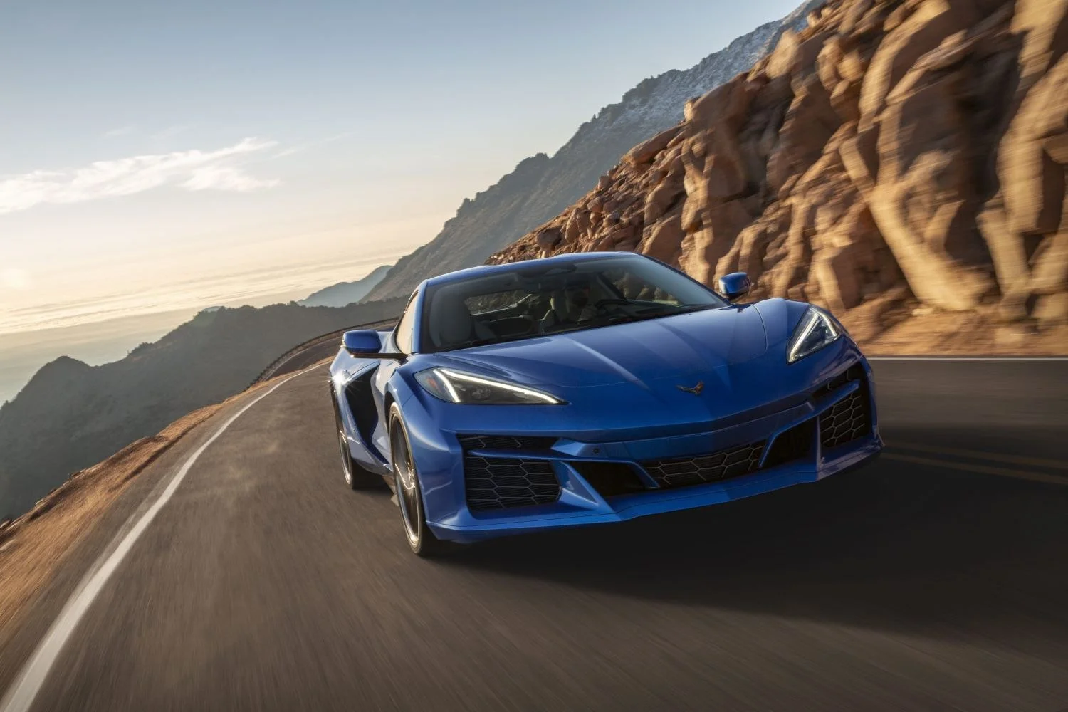 Chevrolet Corvette E-Ray 6.2 V8 (655 Hp) e-AWD DCT (USA)2023 - - 1