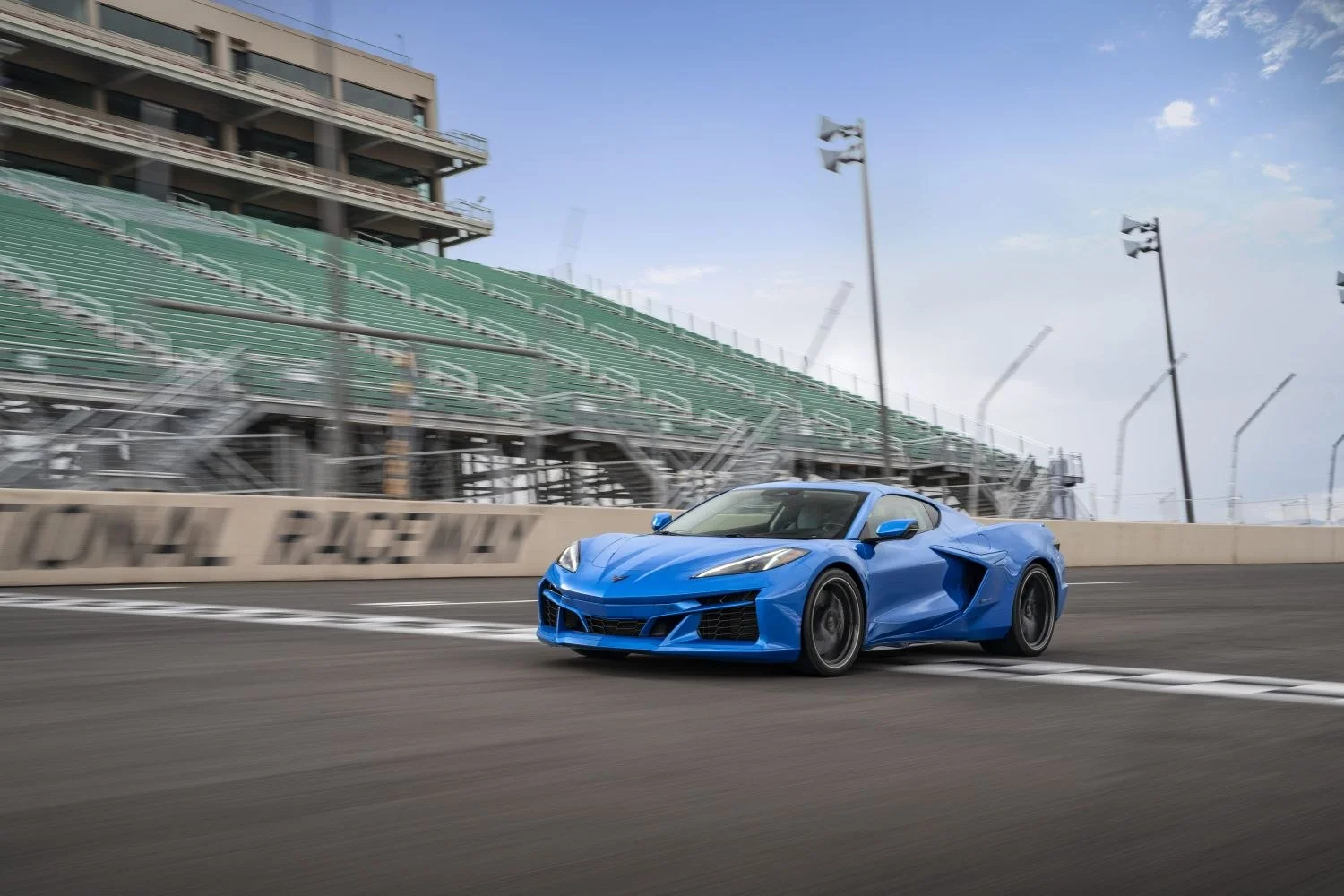 Chevrolet Corvette E-Ray 6.2 V8 (655 Hp) e-AWD DCT (USA)2023 - thumbnail 9