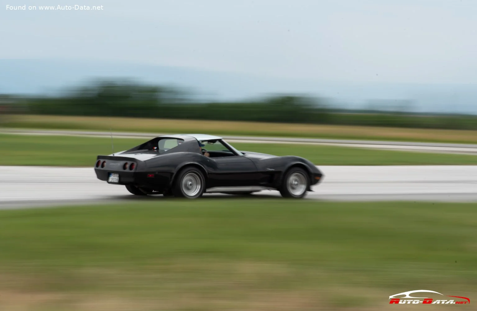 Chevrolet Corvette Chevrolet Corvette Coupe (C3) thumbnail 4