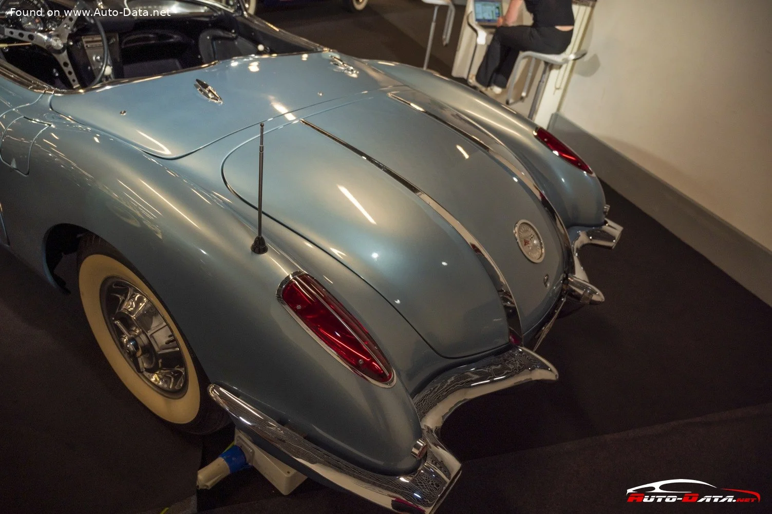 Chevrolet Corvette Chevrolet Corvette Convertible (C1) thumbnail 6
